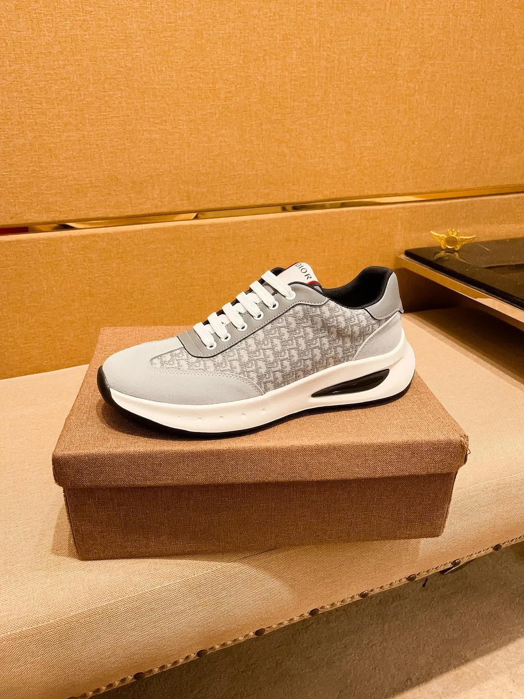 Men's shoes💰 440💰🔥 [Dior] Men's high-end brand of shoes official website 1:1 latest masterpiece: the upper is made of imported first-layer cowhide from Italy, comfortable and breathable lining ➕original non-slip and wear-resistant outsole🔥, making walking more convenient and comfortable! An exclusive new model, a stunning work, a beautiful 1:1 replica [color] compared to the official quality! Create a fashionable personality to set off your uniqueness! A must-have for trendy men! Classic 🔥Size: 39-44 Color: 🔥Multiple colors available